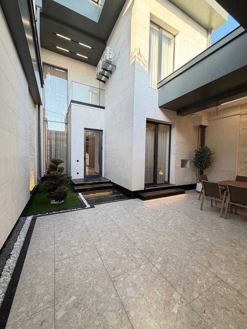5-комнатный дом, 330 м²