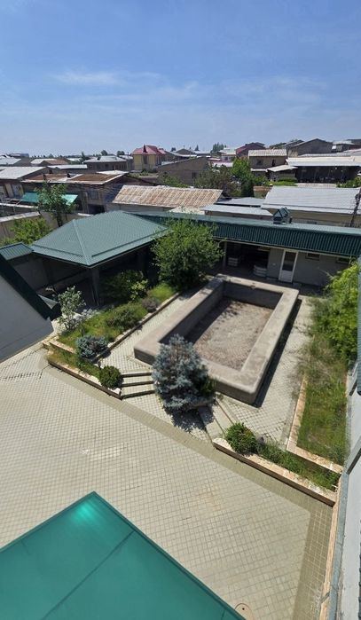 8-комнатный дом, 700 м²