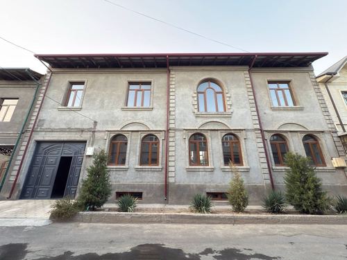9-комнатный дом, 400 м²