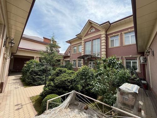 6-комнатный дом, 300 м²