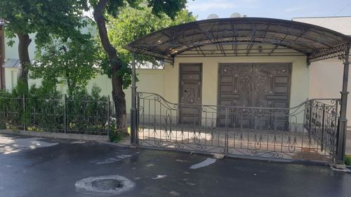 8-xonali uy, 450 m²