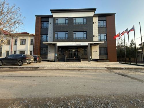 Продажа новой гостиницы у дороги 6 соток 2225м2 ориентир Хайт-Таун