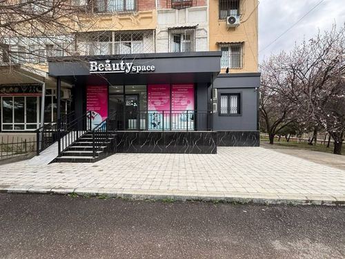 Помещение на 1 линии по Ахмад Дониш — 70 м², парковка, доход 1500 у.е