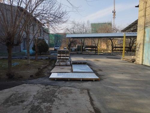 Продаётся недвижимость офисное и складские помещения 57 соток