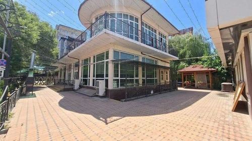 Продается отдельно стоящее здание.Ресторан.Первая линия