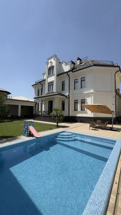 9-xonali uy, 1600 m²