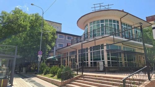 Продается отдельно стоящее здание.