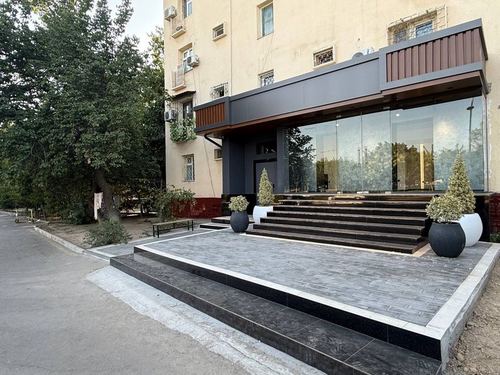 Продаётся нежилой первый линия 72кв.м Ор: Юнусабад 5 Болница