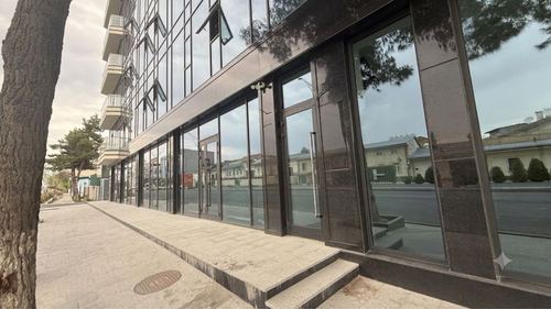 Первый этаж 420m2 Бизнес центр Вдоль дороги идеально под автосалон f88
