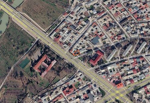 Сдается в аренду площадка 4х10.5м у на Юнусабаде (с парковкой)