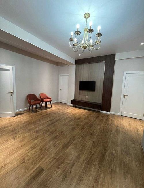 4-xonali kvartira, 130 m²