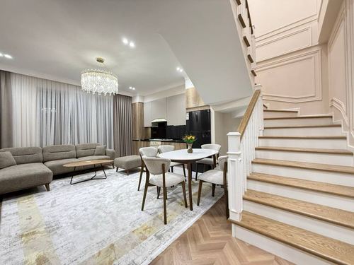 4-xonali kvartira, 140 m²