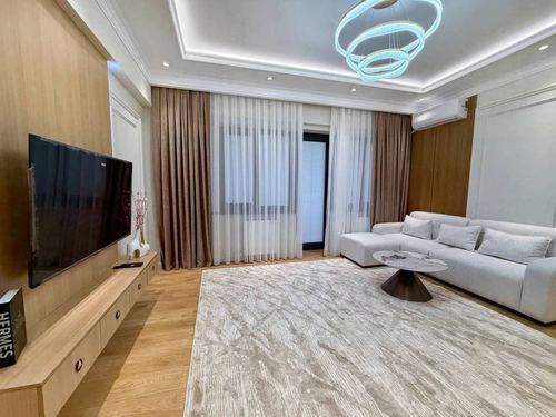 4-xonali kvartira, 180 m²