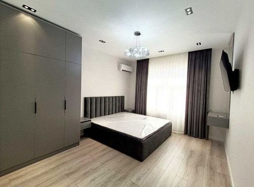 4-комнатная квартира, 140 м²