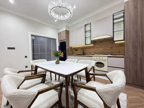 4-комнатная квартира, 140 м²