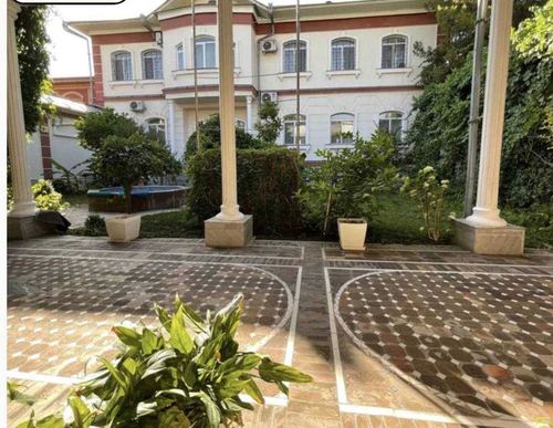 6-комнатный дом, 650 м²
