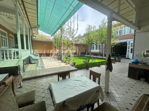 9-комнатный дом, 670 м²