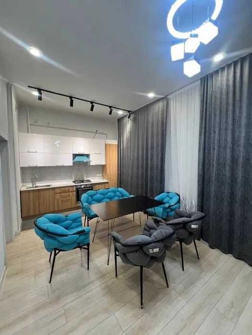 6-xonali kvartira, 130 m²
