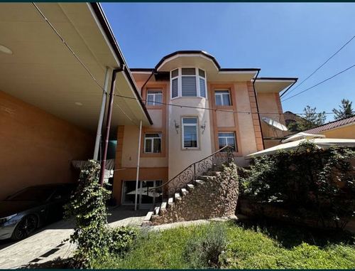 7-комнатный дом, 250 м²