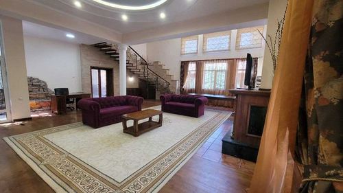 7-комнатный дом, 400 м²