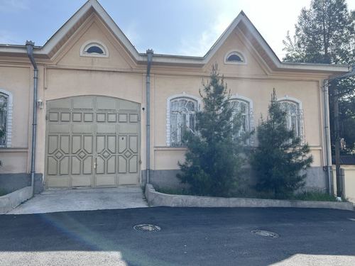 8-комнатный дом, 1000 м²