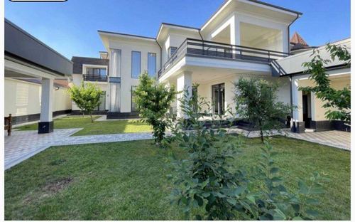 10-комнатный дом, 860 м²