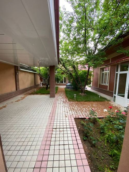 9-комнатный дом, 350 м²