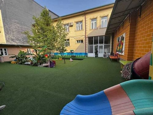 14-комнатный дом, 400 м²