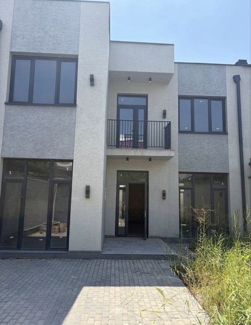 6-комнатный коттедж, 200 м²