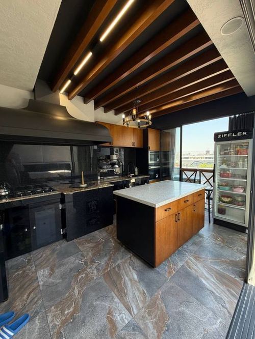 4-xonali kvartira, 180 m²