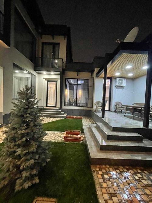 7-xonali uy, 300 m²