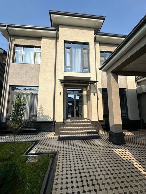 5-комнатный дом, 300 м²
