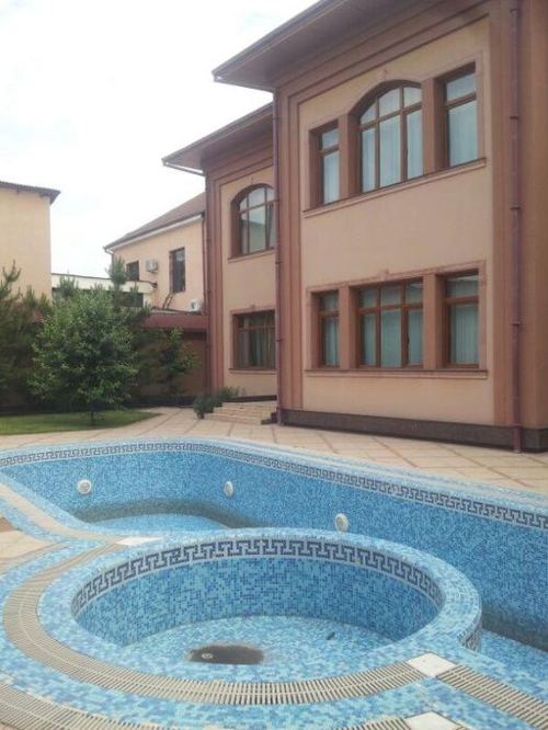 9-комнатный дом, 400 м²