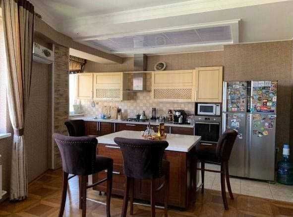 8-комнатная квартира, 340 м², Ташкент, Яккасарайский район, в аренду