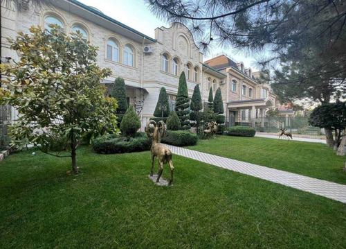 8-room house, 900 m²