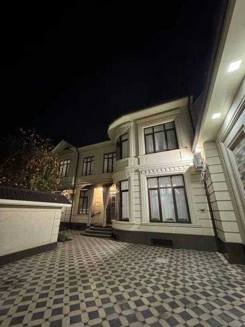 8-room house, 360 m²