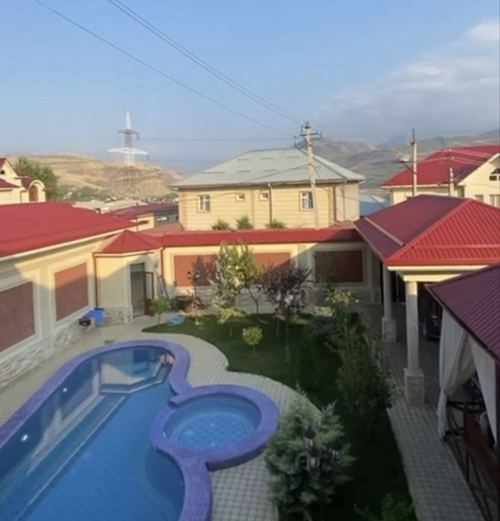 4-room dacha, 300 m²
