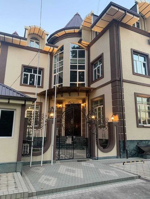 22-room house, 3 m²