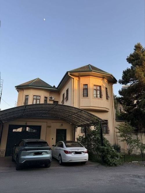 8-xonali uy, 500 m²