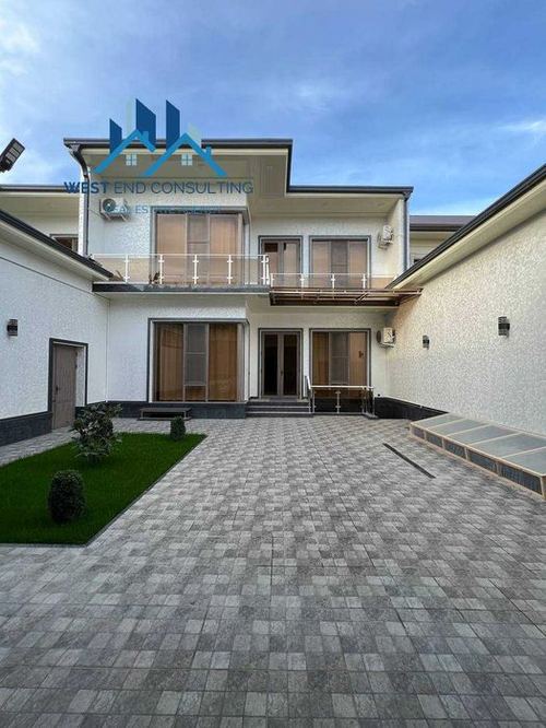 5-комнатный дом, 300 м²