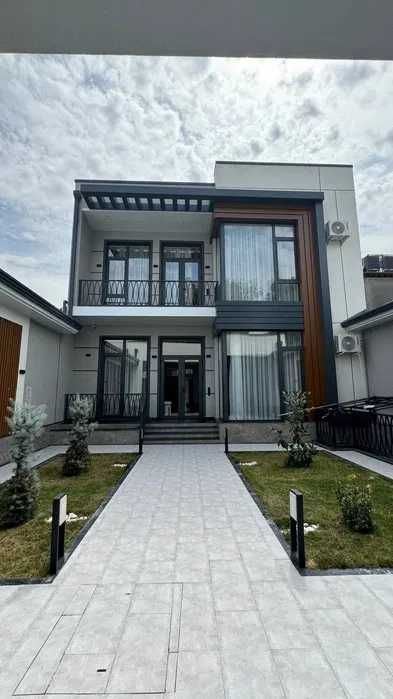 7-room house, 300 m²