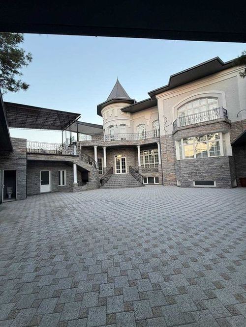 6-room house, 308 m²