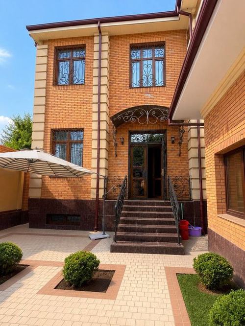 5-room house, 300 m²