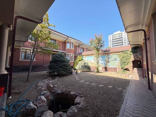 9-xonali uy, 400 m²