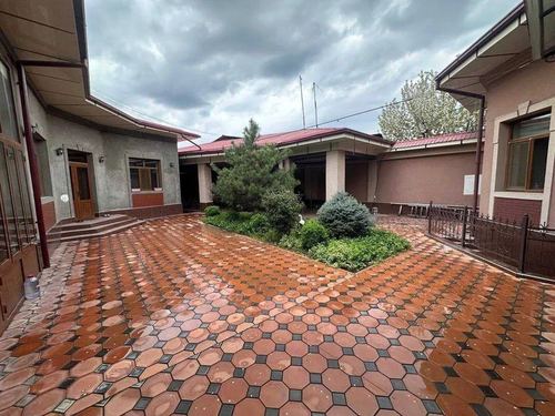 9-xonali uy, 400 m²
