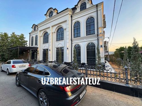 7-xonali uy, 700 m²