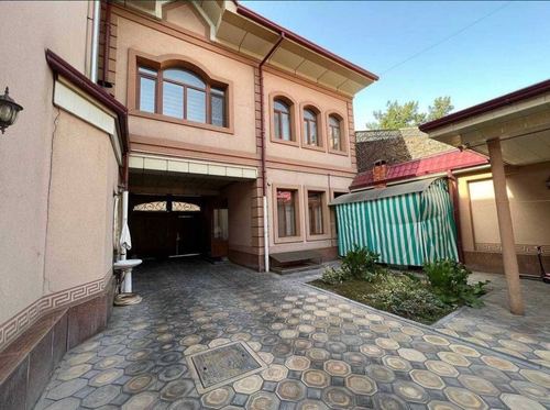 6-room house, 320 m²