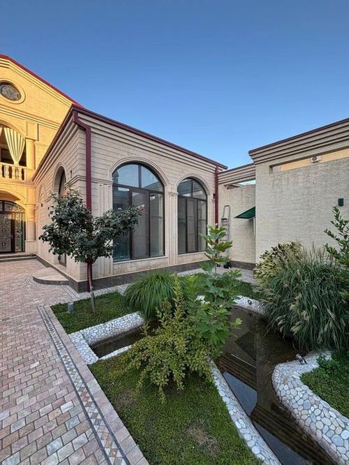 8-xonali uy, 870 m²