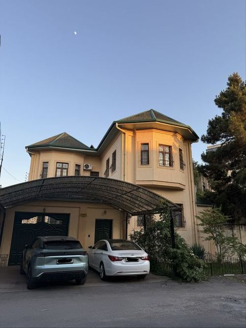8-xonali uy, 600 m²