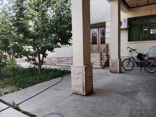 12-xonali uy, 330 m²